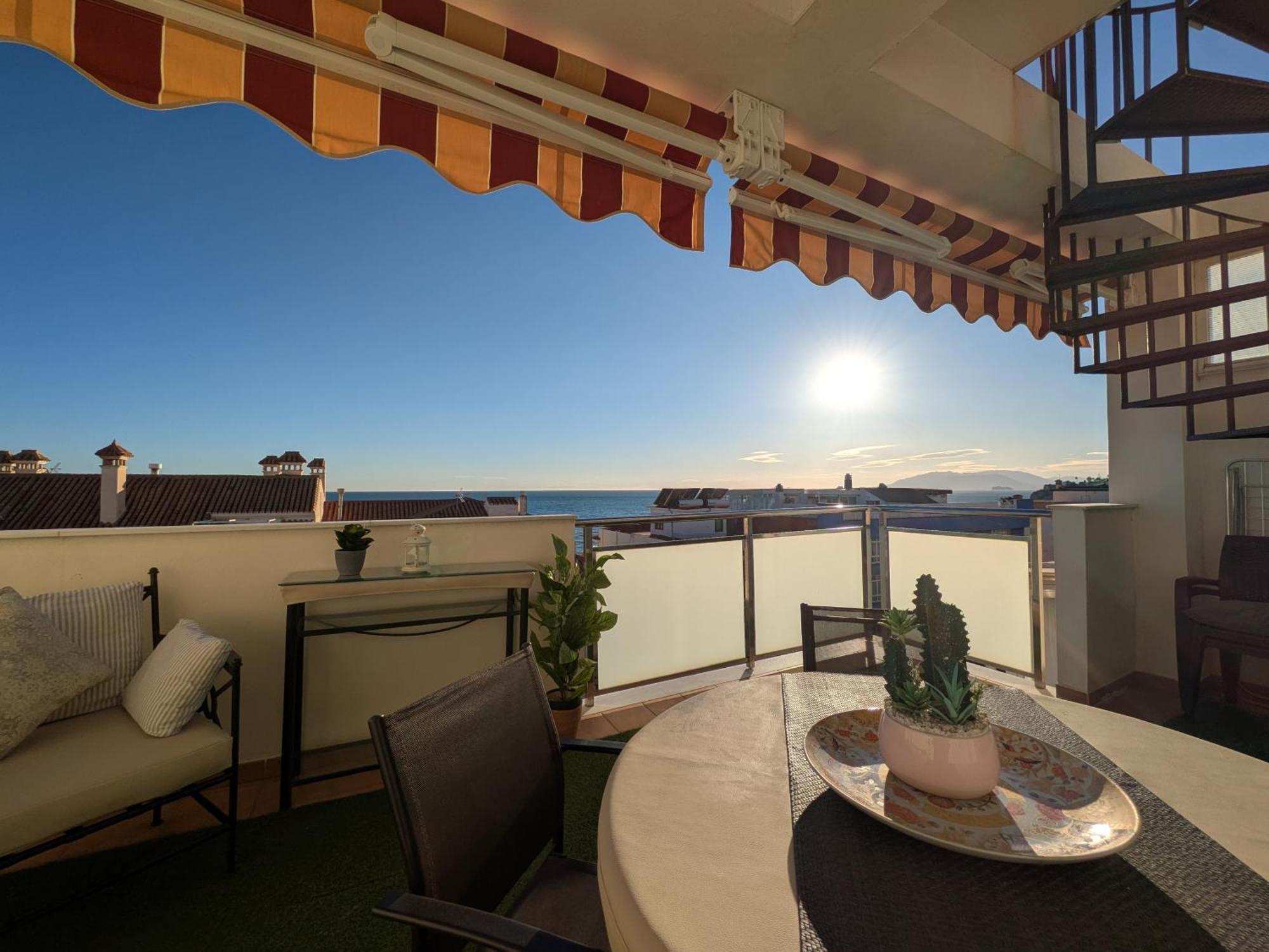 Atico Mediterraneo Con Terraza Y Solarium En El Centro Y A Un Paso Del Mar En